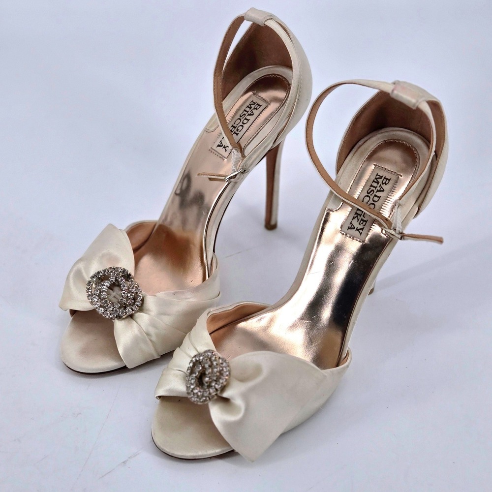 Badgley Mischka Muted Gold Champagne Satin Rhinestone Brooch Heels 10M Bridal